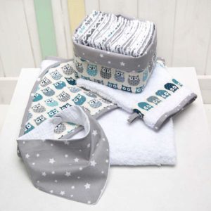 Les Jolies Zabeilles-ensemble de toilette-cape de bain- lingettes lavables-bavoir- accessoire enfant