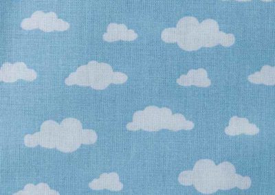 cape de bain bleu motif nuages blancs référence 02