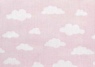 cape de bain rose motif nuages blancs référence 17