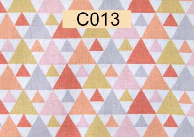 tissu coton multicolores triangles Ocres roses et gris öeko tex référence C013