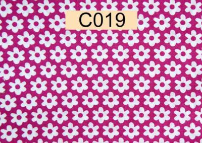 tissu coton rose fuschia fleurs blanches référence C019