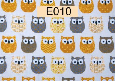 tissu coton blanc hiboux jaunes et gris référence E010