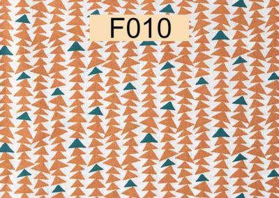 tissu coton blanc cassé triangles verts et rouille öeko tex référence F010