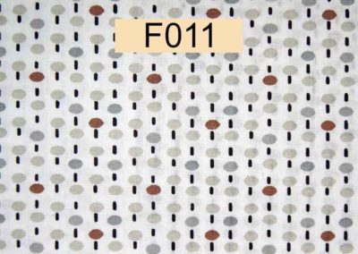 tissu coton blanc ovales beige, marrons, gris et petits bâtons noirs référence F011