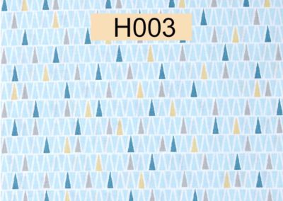 tissu coton multicolores triangles bleu canard, bleu ciel, gris et jaunes référence H003