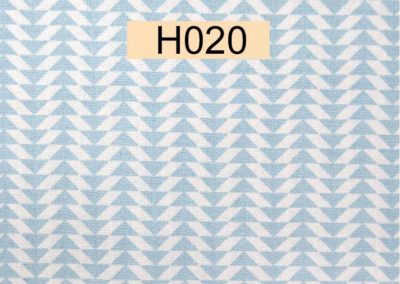 tissu coton triangles bleu ciel et blancs öeko tex référence H020