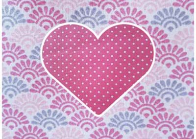 cadre motif coeur rose à pois et fond rose multicolore motif écailles référence 06