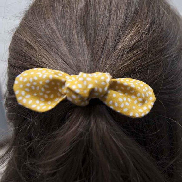 nœud élastique cheveux porté vue face